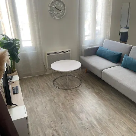 Le Voltaire Apartment *